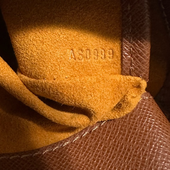 Authentic Louis Vuitton Musset Tango PM - Picture 2 of 4